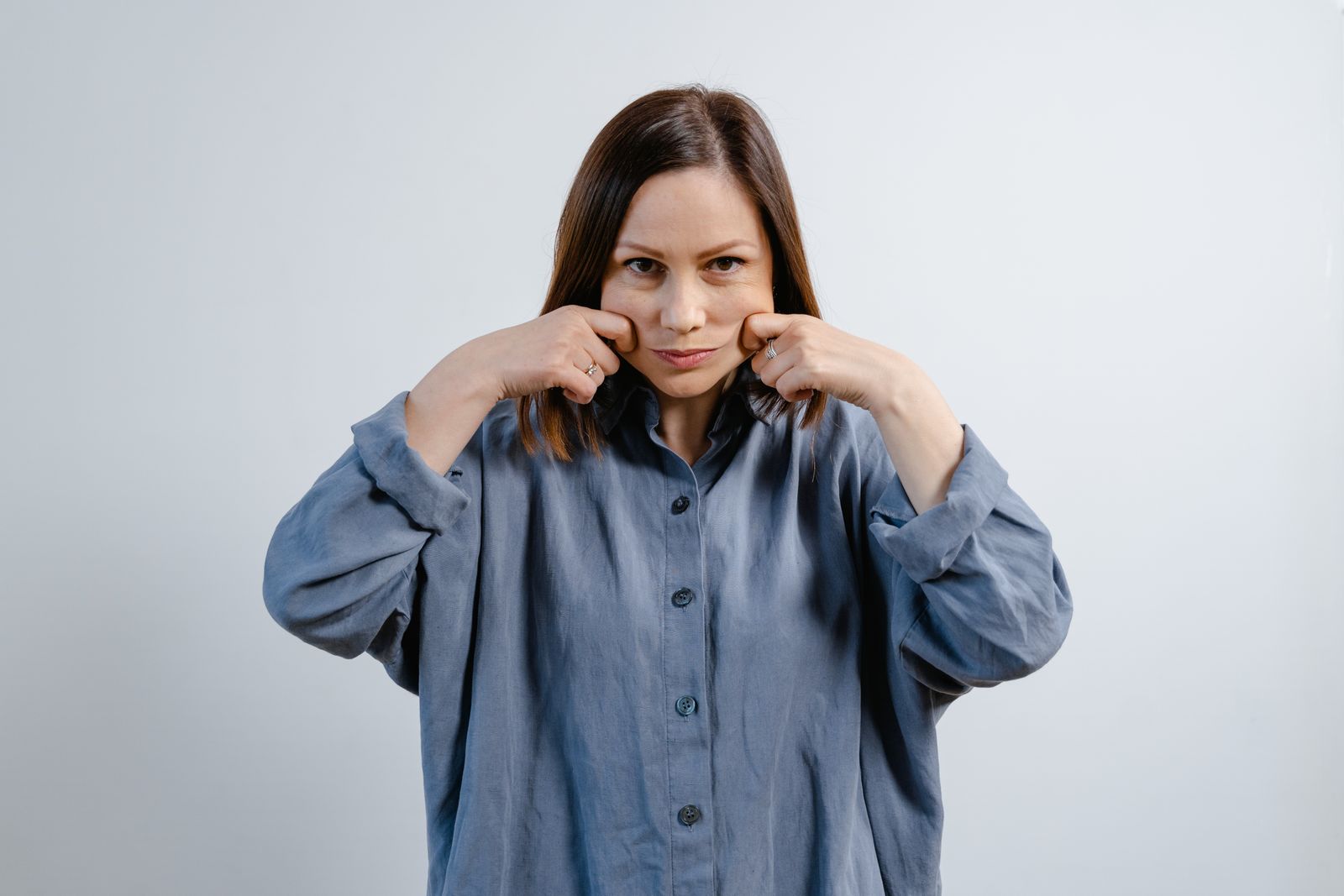 A simple face yoga exercise for lifting the cheeks